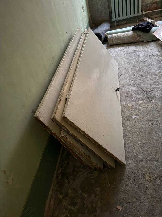 Отдам даром старый дверь, часть шкафа