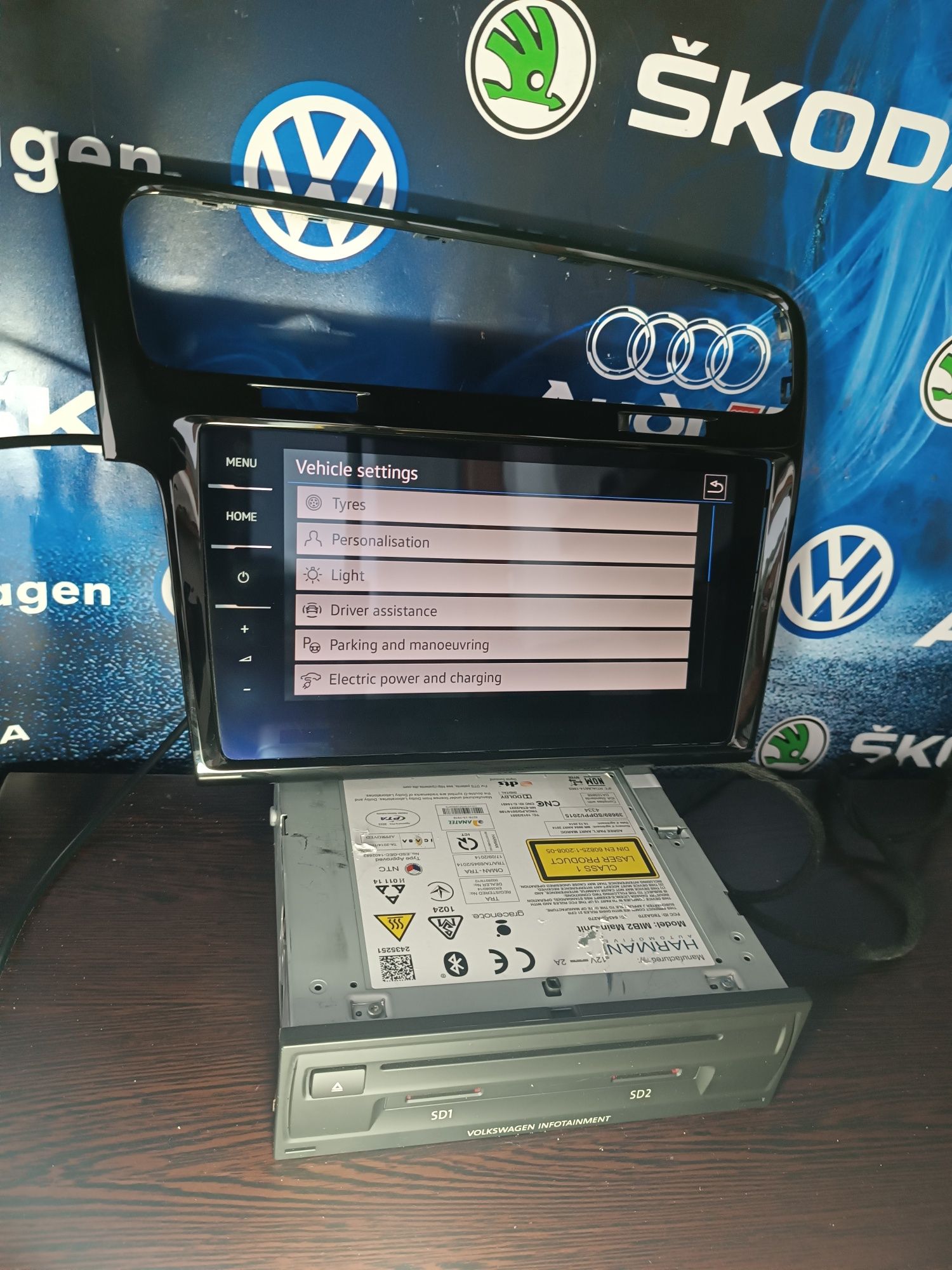 Vând display unitate + rama Mib2.5 Discovery Pro Harman