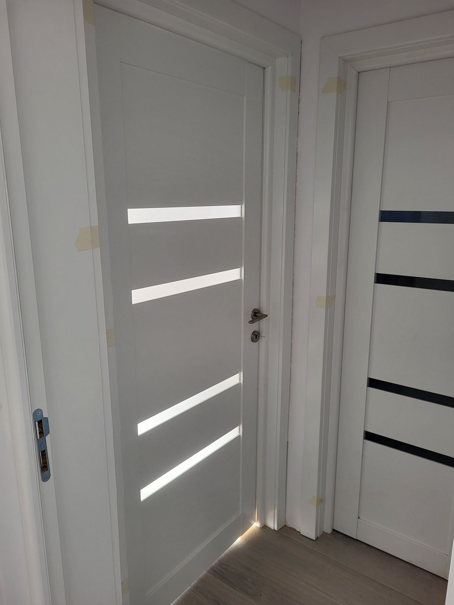 Montaj uși de interior, metalice și pvc