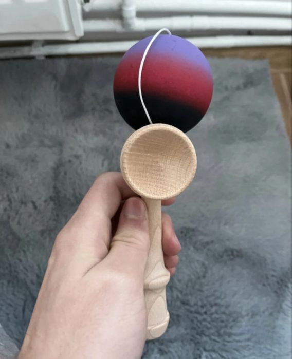 Vând kendama nouă
