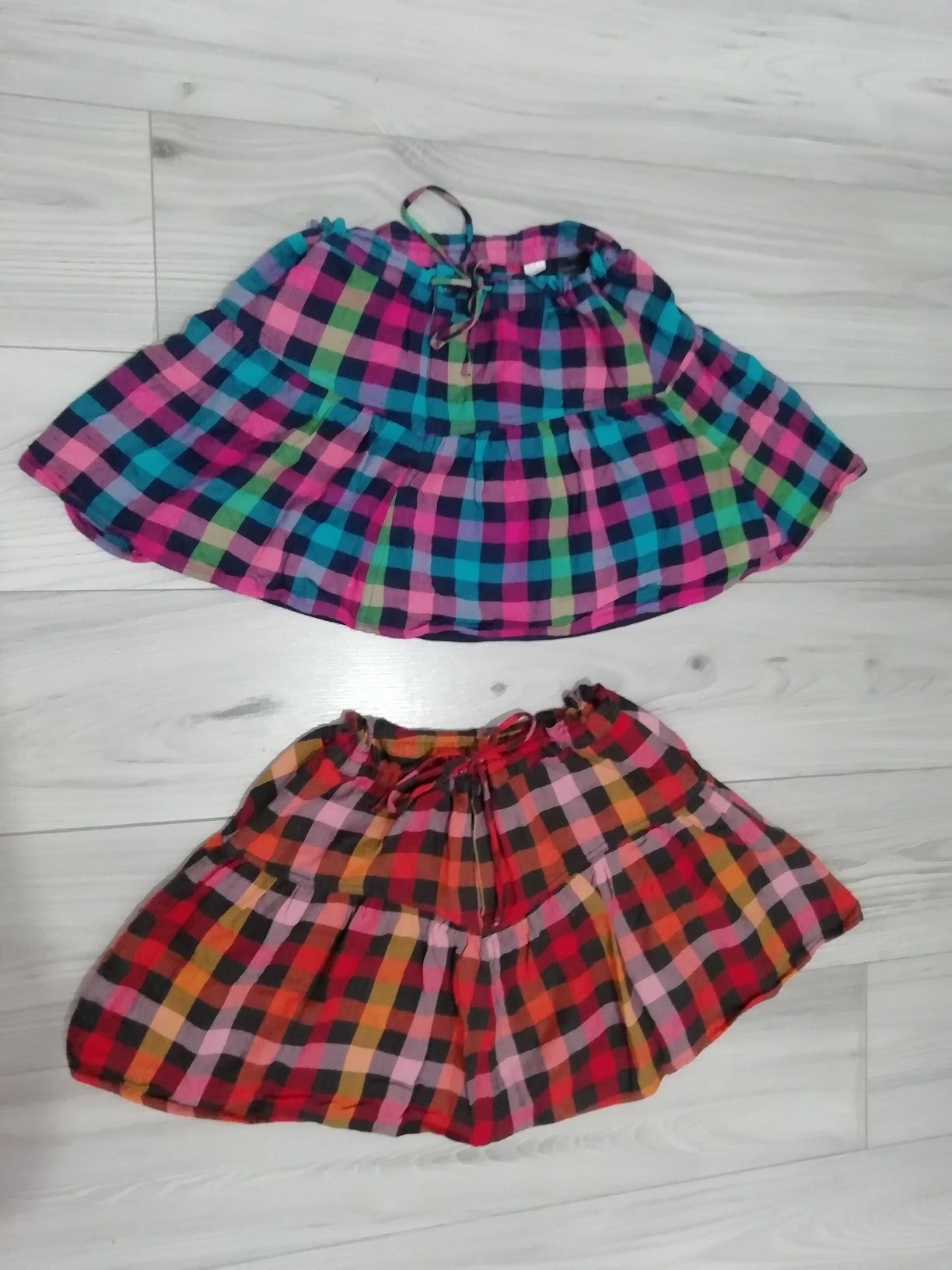 Fuste tartan H&M și borsete colorate punk rock