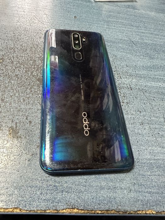 Oppo A9 2020 8+3/128 - отличен