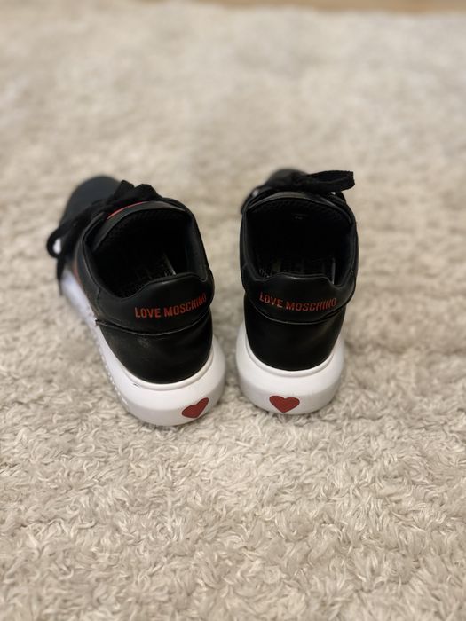 Adidasi Love Modchino