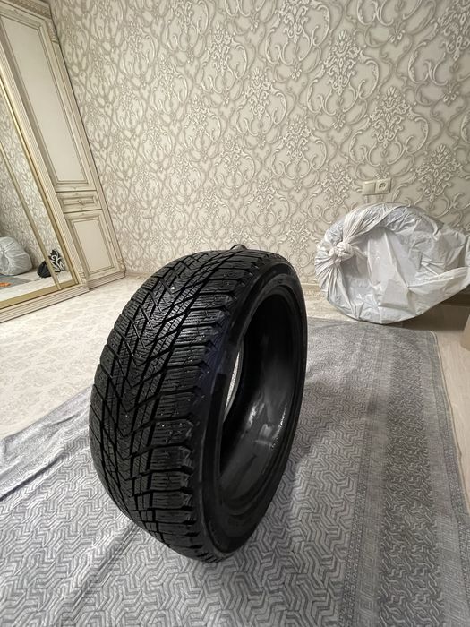 Зимние шины  2 шт.NEXEN 235/45R18
