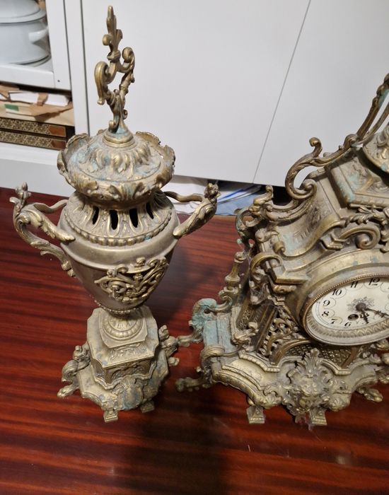Антикварен каминен часовник с 2 вази - канделабри / Каминен гарнитур