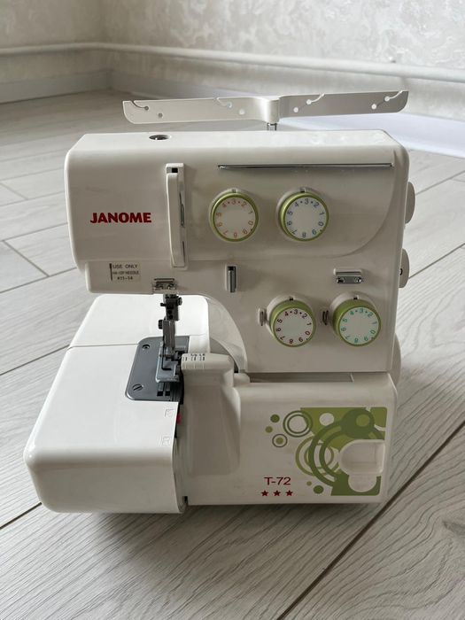 Машинка оверлок новый