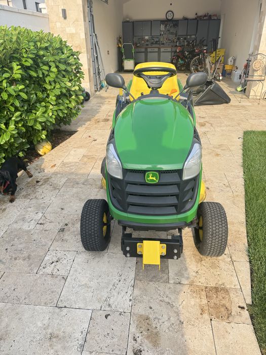 John Deere Tractoras gazon