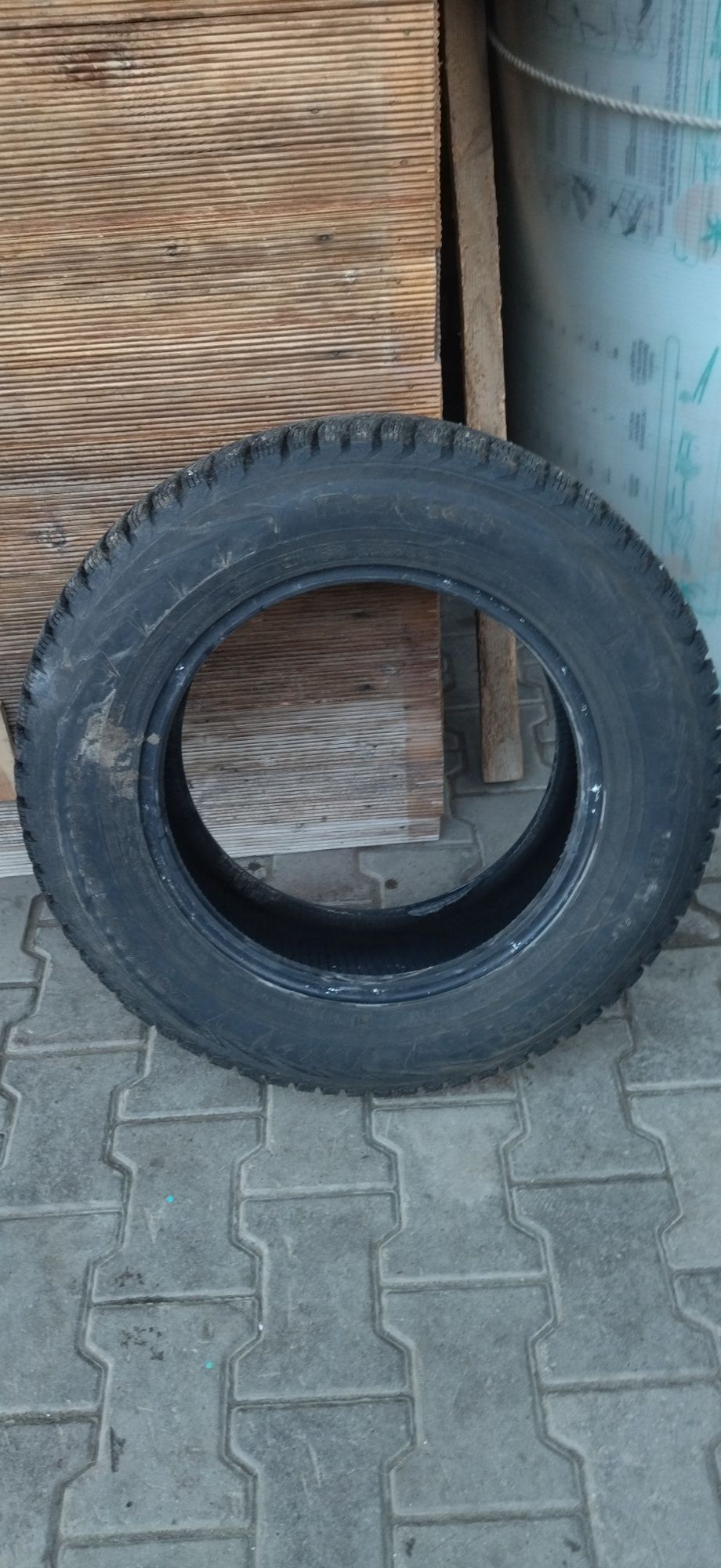 Продам зимние шины 235/60 R16