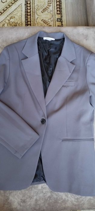 Продам качественные костюмыженские.