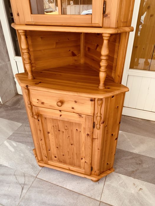 Витрина от естествено дърво-стил и уют в едно