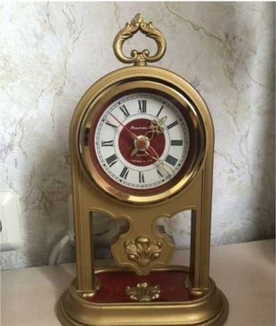 Продам настольные кварцевые часы Янтарь зделано в СССР