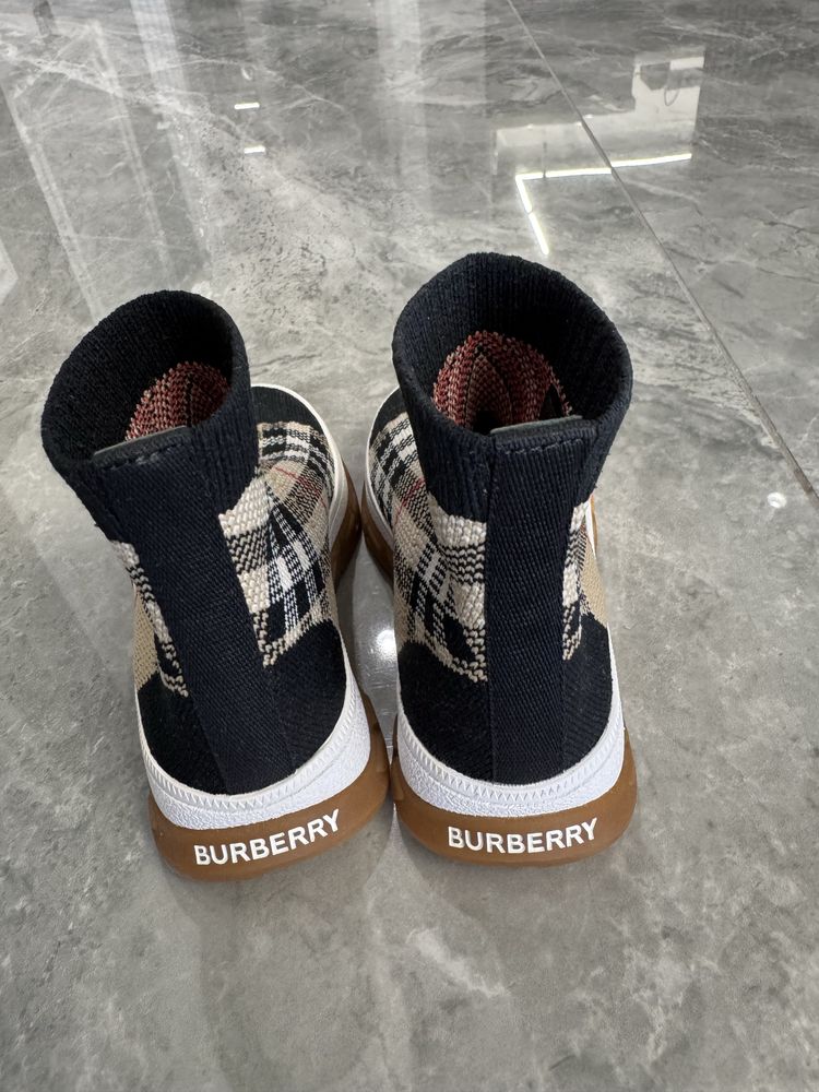 Оригинални Burberry 23