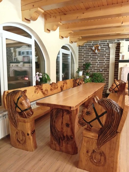 Set de 2 bănci și o masa