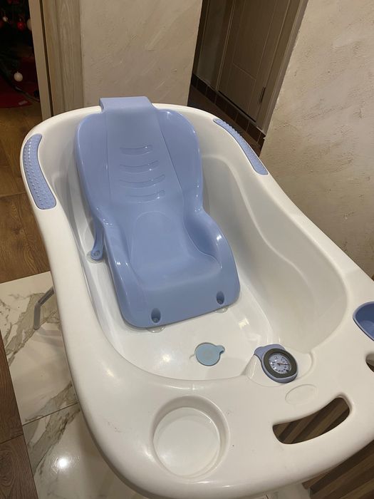 Бебешка вана със стойка и термометър