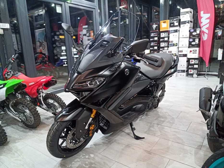 Yamaha TMax 560 nou PROMO- livrare prin EST BIKE Campina