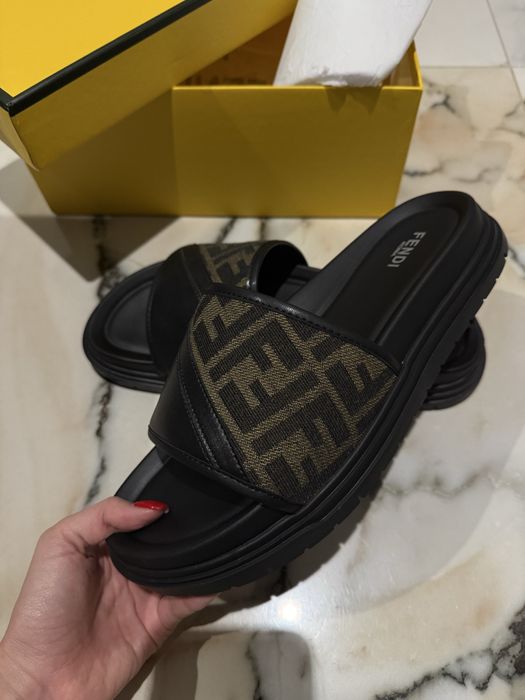 Мъжки чехли Fendi