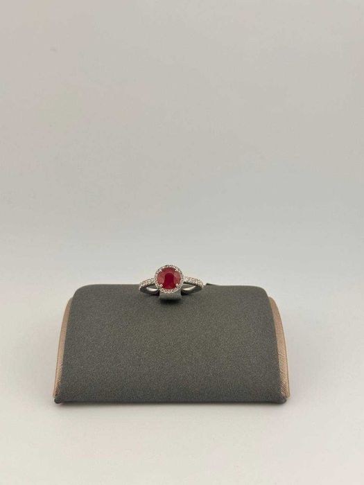 Кольцо с рубином и бриллиантами