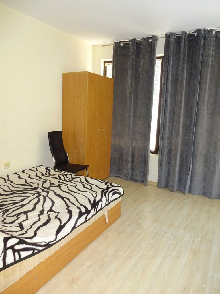 Дава се под наем Тристаен апартамент в Варна, Бриз - 70 кв.м за 408 € - Снимка #3