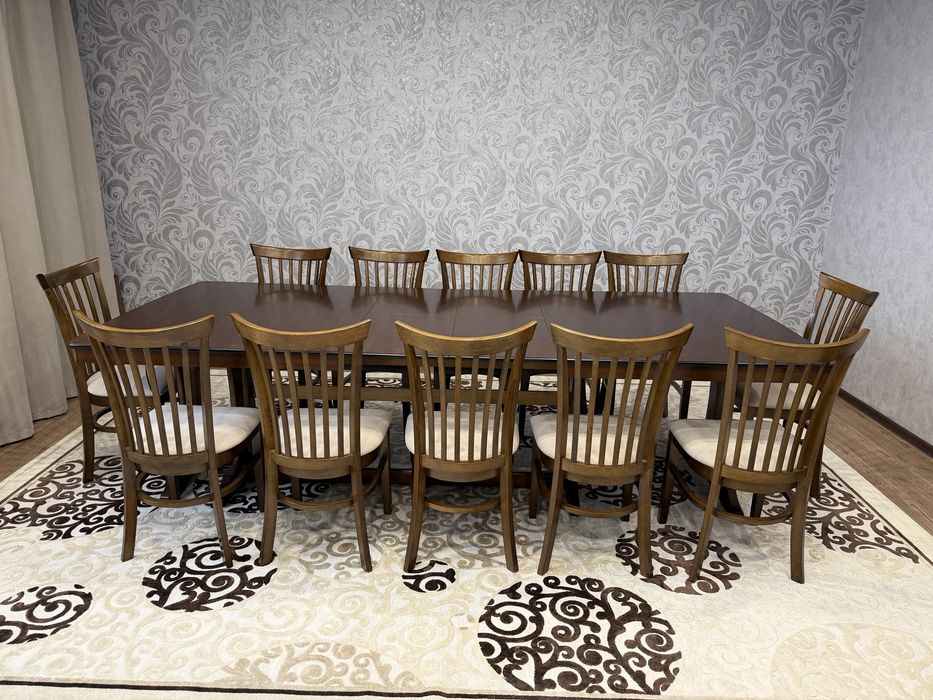 Стол гостинный с 12 стульями