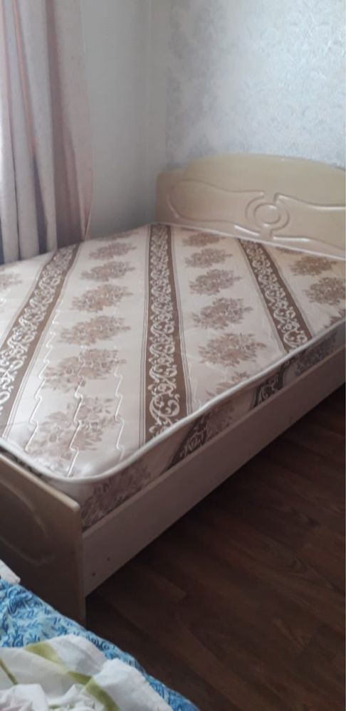 Кровать б/у.
