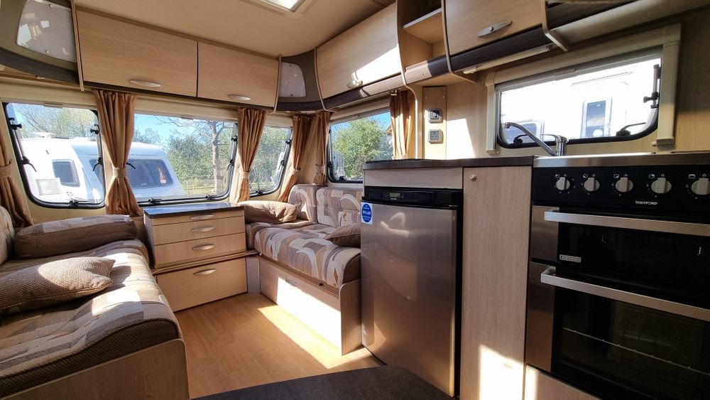 Rulota Swift Sterling Europa 545, 2010, Alko ATC, 2 zone, Off camping