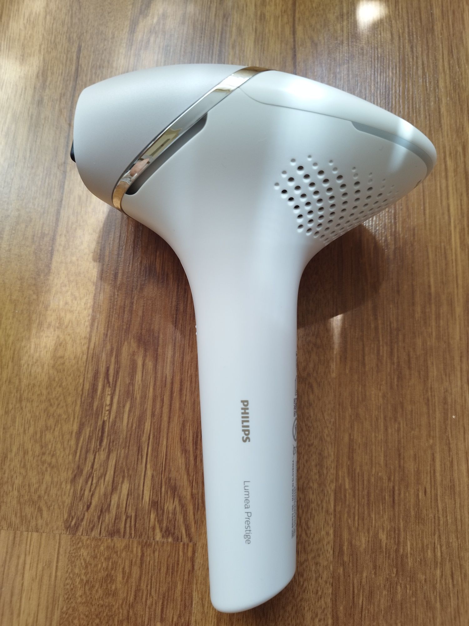 Фотоепилатор Philips Lumea Prestige