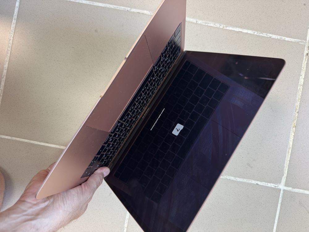 Лаптоп Apple MacBook Air 2019 - заключен с iCloud, за части