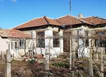 Къща с парцел 2500м2 3км до Добрич
