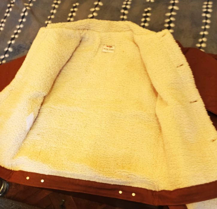 Продавам 2 нови зимни дънкови якета.