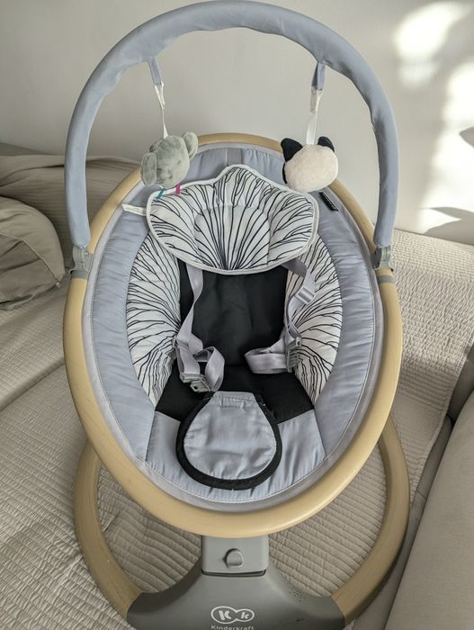 Leagăn electric pentru bebeluși