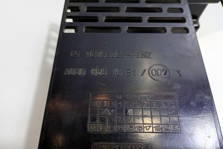 Suport  radio cd player  A6396891031 Mercedes-Benz Vito W639