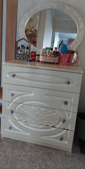 Продам комод в спальню