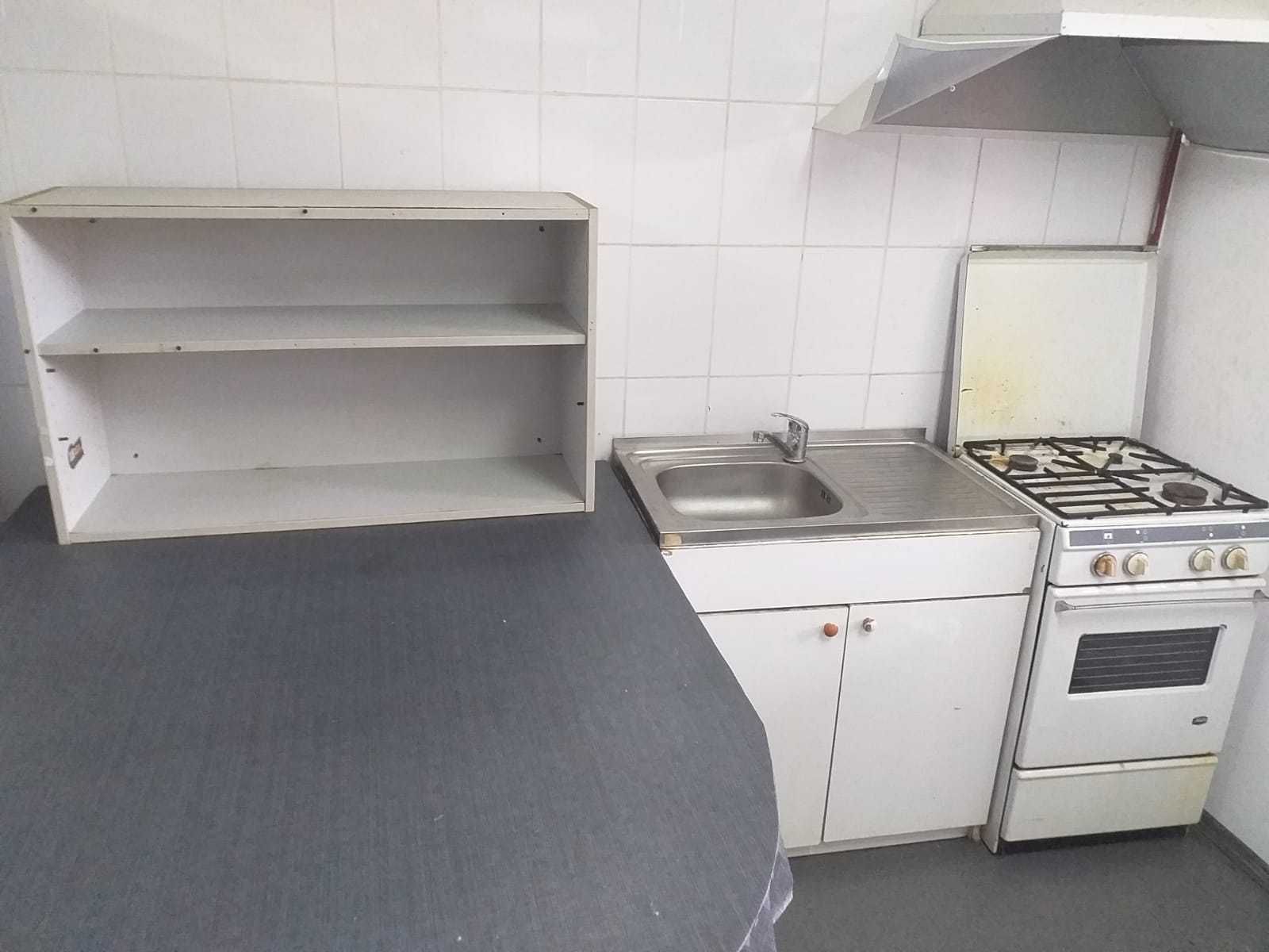 Inchiriem dormitoare pentru muncitori in camere cu patru / sase paturi