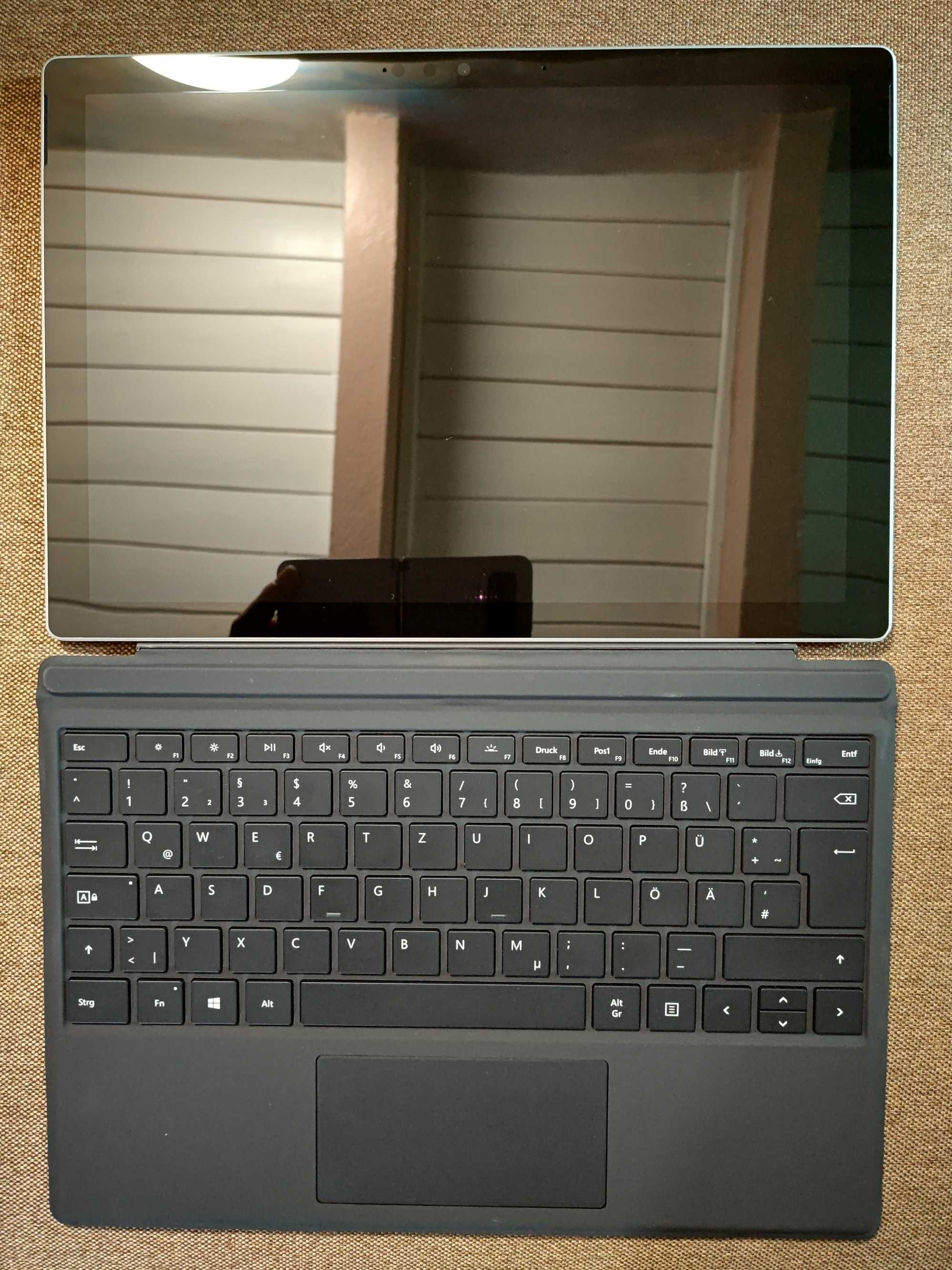 Microsoft Surface Pro 7 - Intel Core i5 - 8GB RAM - Impecabil
