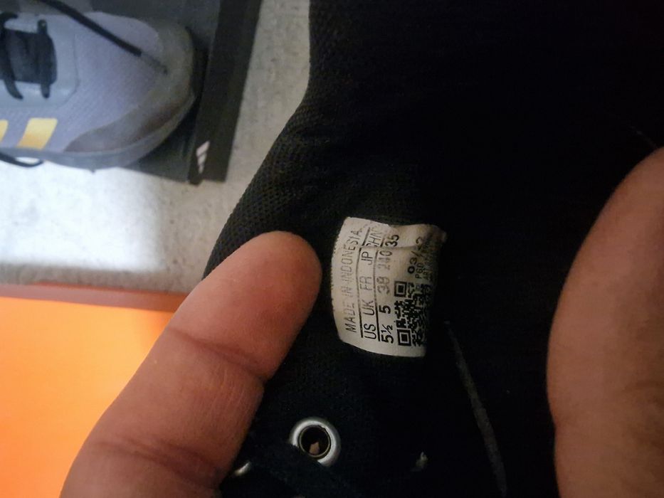 Маратонки adidas 38 номер