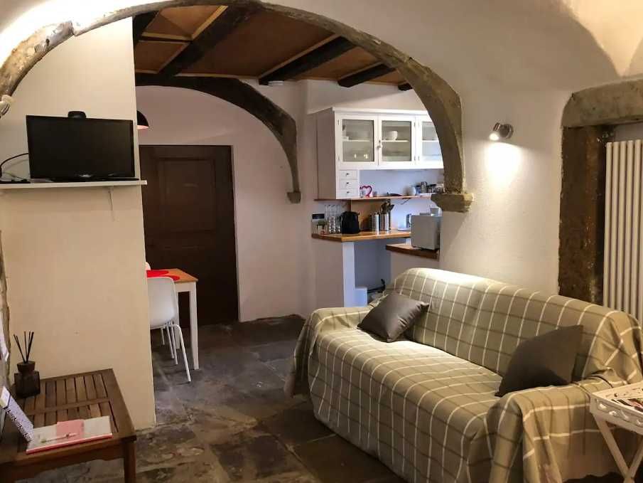 Дава се под наем Тристаен апартамент в Пловдив, Център - 90 кв.м за 275.4 € - Снимка #1
