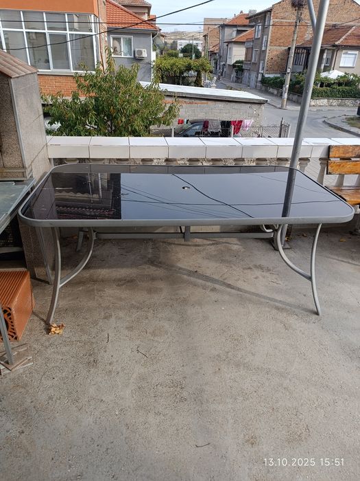 Голяма градинска маса