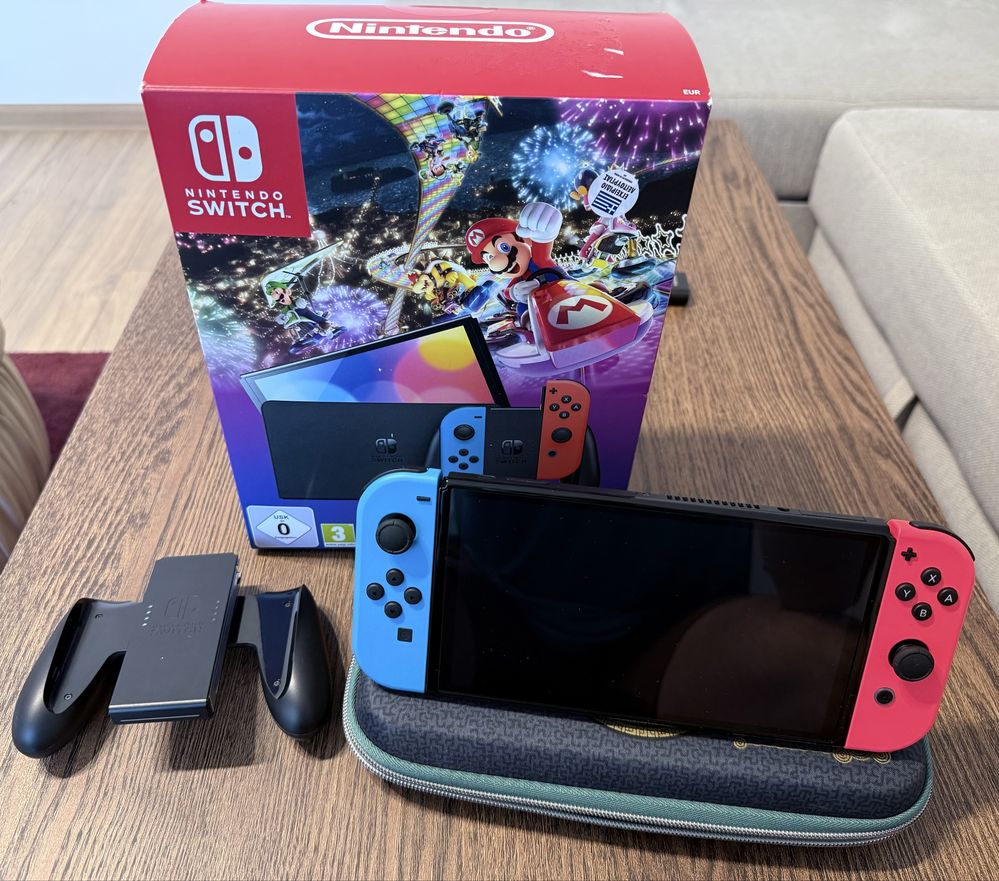 Nintendo Switch OLED + Подарък Кейс (в гаранция)