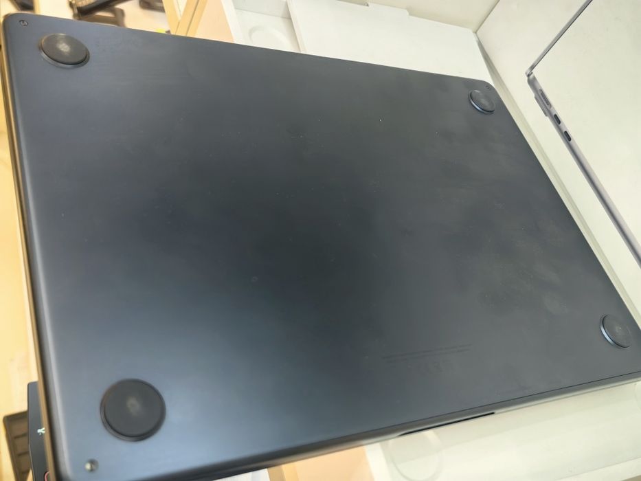 Хб! MacBook Air 2022 M2  13.6 Много добър