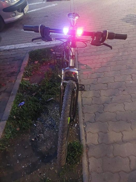 Vnd bicicleta în stare foarte buna