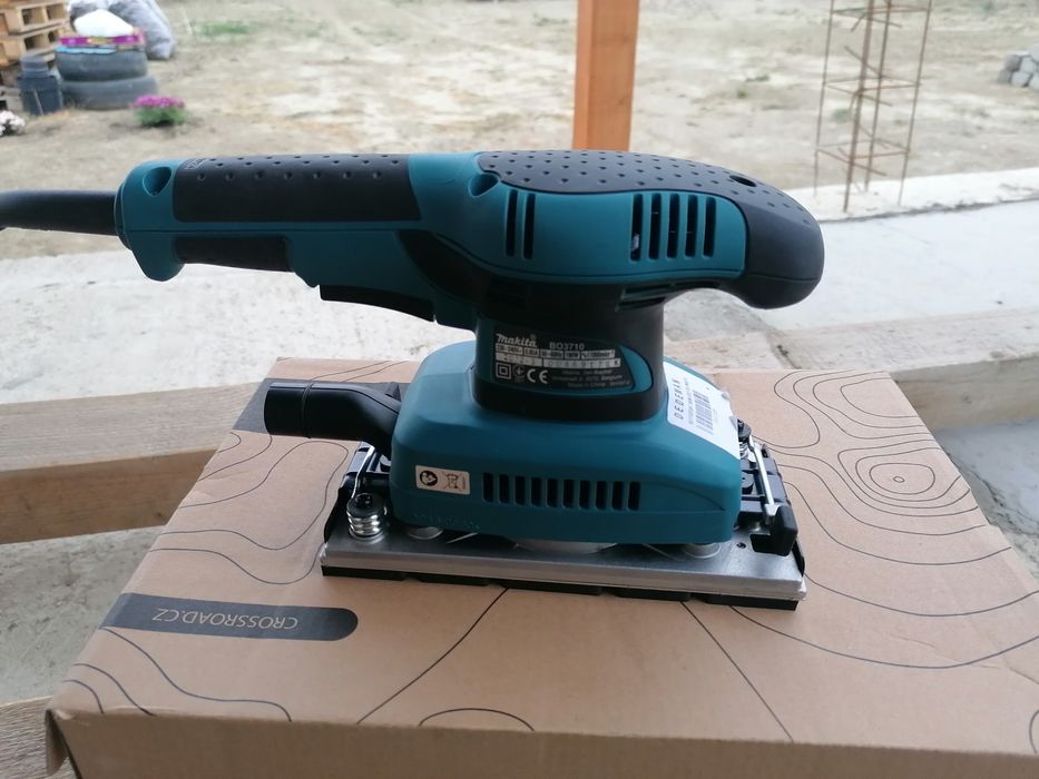 Șlefuitor makita pe fir