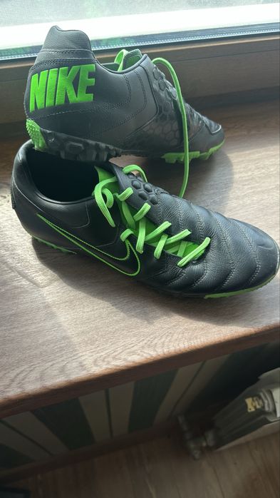 Продам футбольные бутсы сороконожки