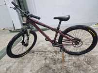 Bicicleta dirt jumper Felt