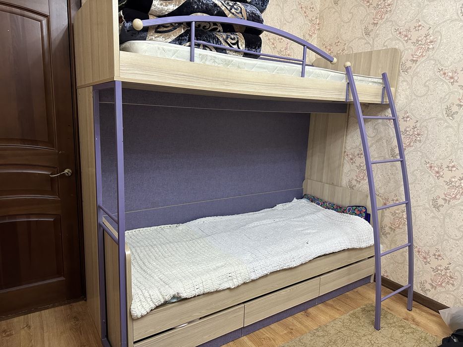 Двухт этажная кровать