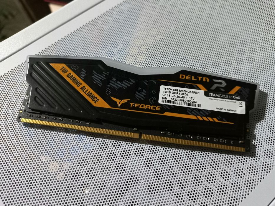 Продам Игровую оперативную память TeamGroup T-FORCE DELTA TUF DDR4!