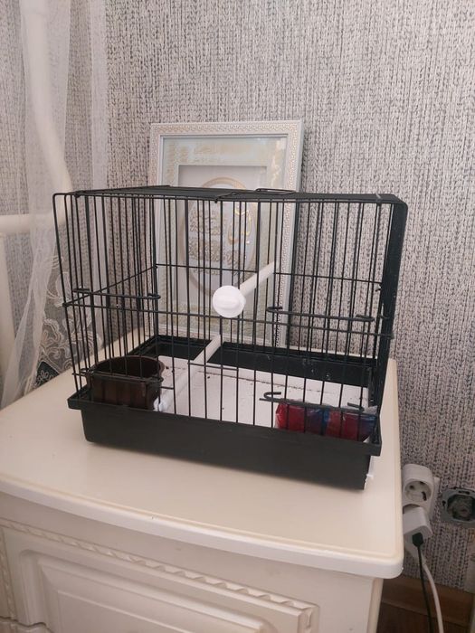 Продаю клетки для птицы и аксессуаров.