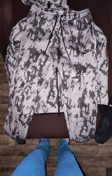 [ЧИСТО НОВ] Nike Tech Fleece Grey Camo/reps на перфектна цена!