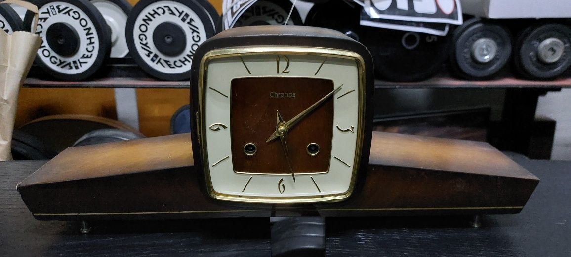 Продавам стар каминен часовник от Германия