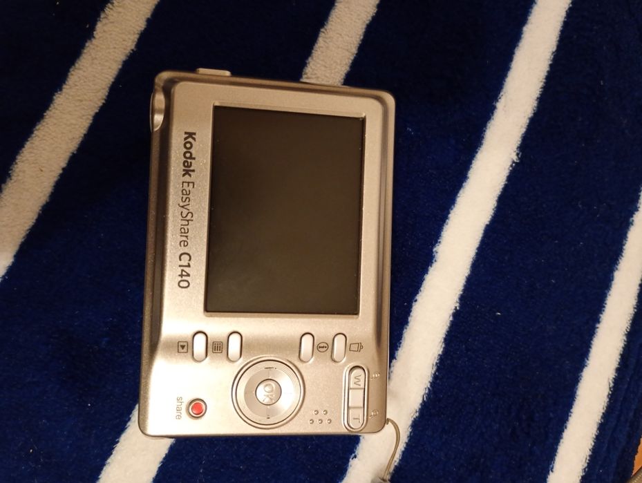 Vând aparat foto Kodak 8.2Megapixels nou