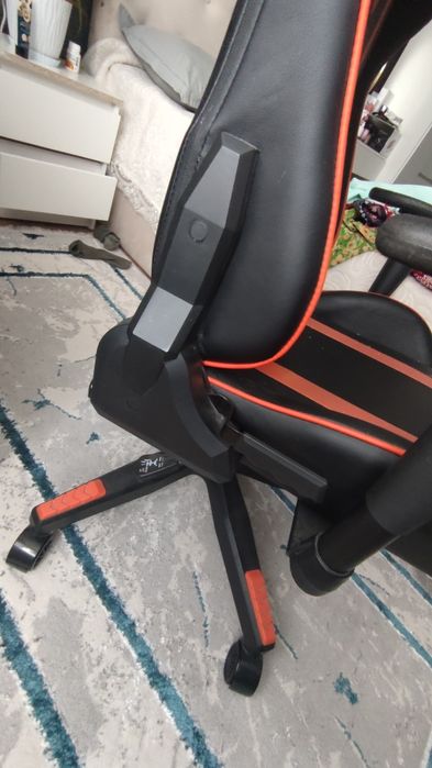 Продам компьютерный кресло "Canyon" в хорошем состоянии всё работает